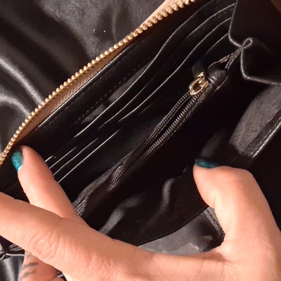 Steve Madden Beige Wristlet with Gold Accents .like New - Picture 9 of 12